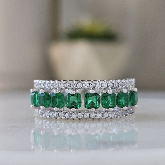 Green Emerald eternity ring, 925 Sterling Silver Charmed Aroma - Picture 5 of 8